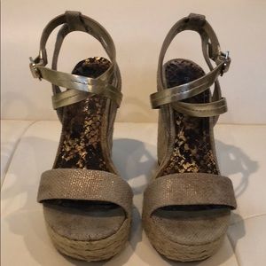 BCBG Generation Espadrille Wede sandals 8.5